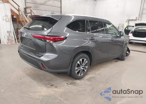 2022 Toyota Highlander Xle z USA, uszkodzony, nr VIN 5TDHZRBH5NS176062